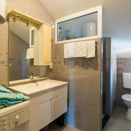 Apartment Amazing In With Kitchen Split