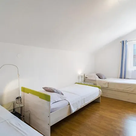 Apartment Amazing In With Kitchen Split